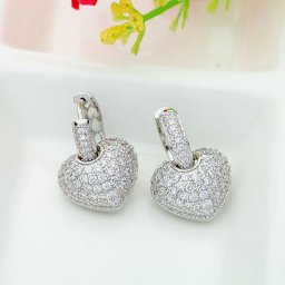 ピアス 両耳用 キュービックジルコニア 真鍮 ホワイト シルバー フープ メレ 上品 エレガント 大きめ 大ぶり 可愛い かわいい モチーフ ハート パヴェ e16011303