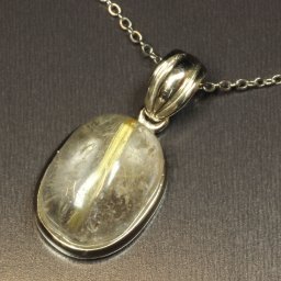 【天然石ギフト】 高級感あふれる天然石ペンダント［1本の芯が強い］一点物 ゴールド タイチンルチルクォーツ ペンダント シルバー925 虹入り金針水晶のお守り ブレスレット 京海堂 GTK23 誕生日プレゼント 天然石好きへ 無料ラッピング