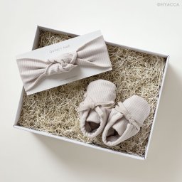 ベビー用品　送料無料　QUINCY MAE PETIT COORDINATE BOX ［クインシーメイ×HYACCA］ヘアバンド ヘアターバン 6ヶ月～12ヶ月 ファーストシューズ シューズ 靴 11cm ベビー用品 ギフト 贈り物 ギフトセット 無地 グレー ナチュラル　気が利く　縁起がいいもの　おしゃれ　ハイブランド　ハイセンス　8000円　出産祝い
