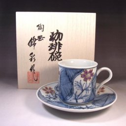 【有田焼 陶芸家 藤井錦彩作】染錦金彩コスモス絵コーヒーカップ 文字入れ可能な木箱入り（御祝い・父の日・母の日・贈り物・記念品・長寿・メモリアル）