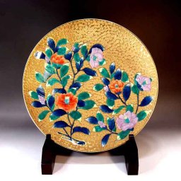 【有田焼 陶芸家 藤井錦彩作】有田焼美術品 染錦黄金椿絵飾り大皿 文字入れ可能な木箱入り（伝統工芸品・絵皿・飾皿・法人ギフト）