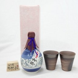 贈り物ギフトセット 榮田 清峰作直筆メッセージ木片付ペアカップセット(陶芸作家安藤嘉規作 日本製萬古焼き) 　麦焼酎　　六花　25°小手川酒造720ｍｌ (大分県)