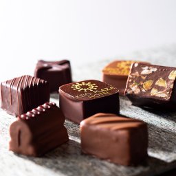 ボンボンショコラ9個入【チョコレート ギフト 贈答 手土産 家族 親戚 友達 誕生日 感謝 ホテル 京王プラザホテル 洋菓子 お菓子】