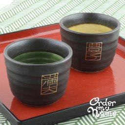 そばちょこ（黒二色 2個ペアセット）【Ｋｏｋｕｉｎ・刻印風手描き名入れ 】名入れ ペアギフト 湯のみ 還暦祝い  デザイナーが手描きで名入れする そばちょこ 焼酎カップ