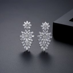 ピアス 両耳用 キュービックジルコニア ホワイト 真鍮 シルバー スタッド ロング 大きめ 大ぶり モチーフ 花 フラワー e21051312