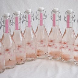8本セット(フルーツ甘口ロゼサクラさくらの花入りalco6度(山梨県)) 375ml×8本