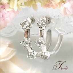 【完全無色透明Gカラー】K18YG/PG/WG【0.12ct】ダイヤモンド フープピアス『Torois』 ［SIクラス Gカラー 無色透明 GOOD～VERYGOOD］ハートアンドキューピット スリーストーン クロッシング シンプル メンズ レディース 母の日 ギフト 誕生日 記念日【送料無料】     LP-439B