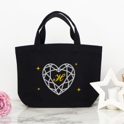 敬老の日 プレゼント ギフト 2026 名入れ トートバッグ S 刺繍 ハートダイヤ イニシャル キャンバスバッグ ミニトートバッグ レディース 軽い 小さめ ミニバッグサブバッグ 誕生日 お祝い 贈り物 祖母 おばあちゃん 実用的 おしゃれ 趣味グッズ もらって嬉しい センスがいい 
