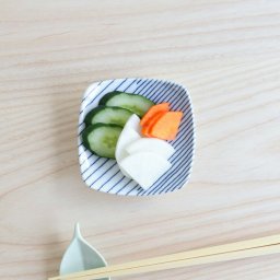 白山陶器 重ね縞 反角小皿 10cm ホワイト/ブルー プレート 豆皿 醤油皿 日本製 ギフト 結婚祝い プレゼント 贈り物 食器