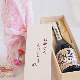 母の日 お母さんありがとう木箱セット 西酒造 日本芋焼酎 秘蔵酒厳封之証天使の誘惑 (鹿児島県) 720ml 母の日カードとカーネイション付
