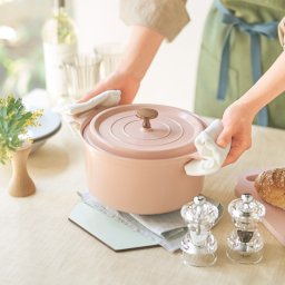 両手鍋 20cm マットピンク・マットイエロー 料理映えするおしゃれなお鍋♪ 