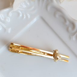【小鳥ネクタイピン☆日本製】スーツの胸元のアクセサリーにラグジュアリー感漂うタイバーを！結婚式/謝恩会/卒業式/入学式/入園式/音符/ユニーク/メンズ/レディース