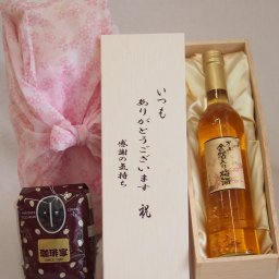 贈り物いつもありがとう木箱と珈琲豆セットオススメ珈琲豆(特注ブレンド200g)万上金箔入り梅酒 (山梨県) 500ml