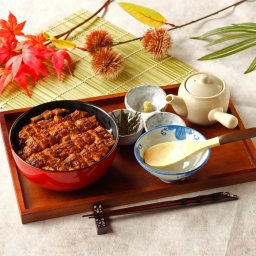 【お買い得】島根県宍道湖産・神西湖産 炭焼き天然うなぎ蒲焼き 刻み　(70g×3箱)　バレンタイン　ホワイトデー　誕生日　内祝い　プレゼント　お取り寄せ　国産　ギフト　贈答　土産　出産　記念　父　母　米寿　新居祝　還暦　昇進　結婚　贅沢　高級　大人向け　コンペ　祖母　祖父　おじいちゃん　おばあちゃん