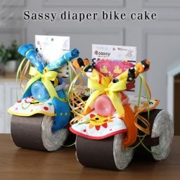 おむつバイク 出産祝い sassy サッシー オムツケーキ 豪華6点付 オムツバイク おむつケーキ 男の子 女の子 ベビーシャワー キャラクター ダイパーケーキ 誕生日 赤ちゃん 子供 出産 ベイビー クリスマス ハロウィン バレンタイン 七五三 初節句 子供の日 ギフトセット 人気 端午の節句 桃の節句 ひな祭り