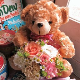 誕生日プレゼント 彼女 恋人くま ぬいぐるみ ベアー ぬいぐるみ  生花使用 フラワーアレンジメント 花束風 お花はおまかせとなります 