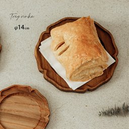 Tray 輪花 M Φ14cm[木製 プレート 皿 木の皿 お皿 食器 小皿 取り皿 おしゃれ かわいい 花の形 花 形 お菓子 盛り付け ピクニック お花見 キャンプ キッチン 食卓 トレイ トレー ソーサー] 即納