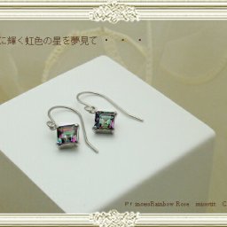 即日発送【グレードup即日発送不可】【大特価】K18ホワイトゴールド 4mmプリンセスカット ミスティックトパース フックピアス 究極の職人技で研磨 七色に輝く神秘的な石【送料無料】   LP-0360B