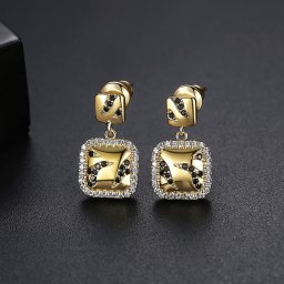 ピアス 両耳用 キュービックジルコニア ホワイト 真鍮 イエローゴールド スタッド 揺れる ゆれる 上品 エレガント 大人 おしゃれ きれいめ e20030323