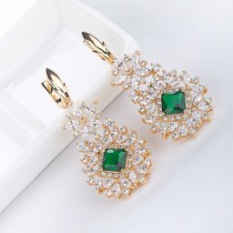 ピアス 両耳用 キュービックジルコニア グリーン パープル 真鍮 イエローゴールド フープ 揺れる ゆれる ぶら下がり 大きめ 大ぶり モチーフ フラワー 花 e15060303