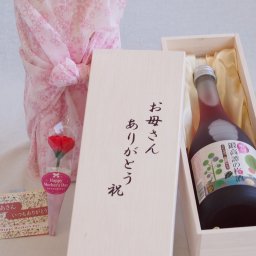 母の日 お母さんありがとう木箱セット 合同酒精 しそ香る鍛高譚の梅酒 (千葉県) 720ml 母の日カードとカーネイション付