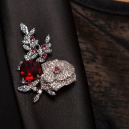 ブローチ キュービックジルコニア ピンク レッド 真鍮 シルバー 上品 エレガント おしゃれ きれいめ モチーフ 薔薇 バラ ばら フラワー 花 x15102601