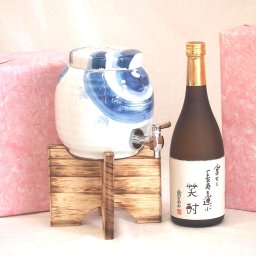 国産有田焼 焼酎サーバー1500cc木代付セット(14.5×15.5cm 1.1kg)東酒造 本格芋焼酎 幸せと長寿を運ぶ笑酎 (鹿児島県) 720ml