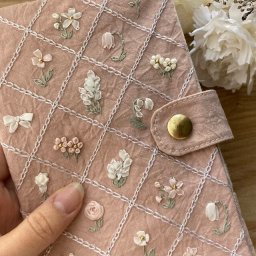 【刺繍キット】お花たちのクローゼット　マルチケース　インテリア雑貨