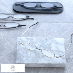 栞 フラットになる 薄い スクエア リーディンググラス 老眼鏡 