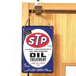 ブリキ看板 STP Oil Treatment ハンギング エンボスメタルサイン 壁飾り プレート ガレージ アメリカン 雑貨 おしゃれ インテリア かわいい ディスプレイ ビンテージ カフェ 店舗
