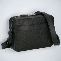 フェラガモ ショルダーバッグ メンズ ブランド Ferragamo 240426CALF NER 745 704 ブラック