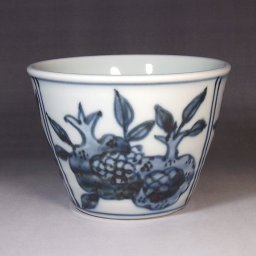  有田焼 陶芸家 藤井錦彩作 古染付柘榴絵蕎麦猪口 木箱入り（父の日・母の日・還暦祝い・敬老の日・定年退職・陶器・蕎麦猪口・そば猪口・そばちょこ）