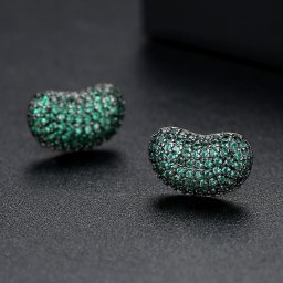 ピアス 両耳用 キュービックジルコニア ホワイトとグリーン 真鍮 イエローゴールド シルバー ブラック スタッド 可愛い かわいい カジュアル モチーフ 豆 e18042760