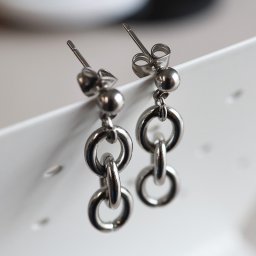 ステンレス素材 ドロップピアス シルバー silver レディース チェーンピアス 揺れる オーバル 3連 あずきチェーン シンプル 金属アレルギー対応 両耳 イヤリング 女性