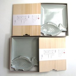 波佐見焼　たい　魚（トト）皿グレー化　ペア【お祝い　食器皿　和食器　ペア皿】【御結婚御祝・内祝・新築御祝・還暦御祝・御礼・寿・ギフト包装可能】