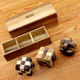 【リピーター急増】木製立体パズル お試しセット お名前・メッセージ刻印無料 いつでも手軽にできる脳トレ【 Rocksmotion / 立体木製パズル3個セット】離れているご両親にプレゼント 説明書付 おうち時間 3個の次は6個です！お洒落な木箱入り 安全 ギフトに最適 楽しい