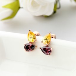 ピアス 両耳用 キュービックジルコニア ホワイト イエロー 真鍮 ピンクゴールド スタッド ペア ドロップ 3本爪 おしゃれ 可愛い かわいい きれいめ e15083016