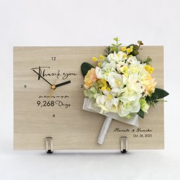 木製パネルとブーケの花時計／クリア・ペール（スタンド付き）