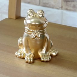 ポルトガル製 ミニ かえる ゴールド 置物 オブジェ リボン ネクタイ テラコッタ製 縁起物 ラッキーアイテム アンティーク調 ガーデンオブジェ 12cm 幸せ 【おすましカエル】  輸入雑貨 pto-530gl-s