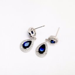 ピアス 両耳用 キュービックジルコニア ホワイト ブルー グリーン レッド 真鍮 シルバー スタッド ペア ドロップ 3本爪 ヘイロー 揺れる ゆれる ぶら下がり e15010506