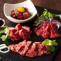 馬刺し 熊本 贅沢 詰合せ 馬肉 お取り寄せ グルメ 贈り物 ギフト 贈答用 高級 おつまみ 晩酌 鮮度抜群 産地直送 本場熊本の味 厳選素材 プレゼント 御祝 内祝 お中元 お歳暮