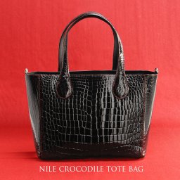 クロコダイル トートバッグ レディース シャイニング加工 センター取り レッド ステッチ ブラック 本革 B5 対応 あおりポケット 女性 フォーマル 安心 保証書 付き プレゼント ギフト (06001263r) クリスマス 母の日 定年退職 バレンタイン 成人祝い