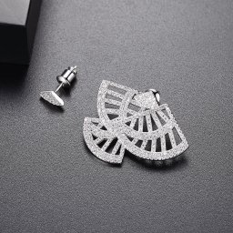 ピアス 両耳用 キュービックジルコニア ホワイト 真鍮 シルバー スタッド アシンメトリー 上品 エレガント 大きめ 大ぶり おしゃれ きれいめ e17121904