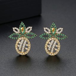 ピアス 両耳用 キュービックジルコニア 真鍮 マルチカラー イエローゴールド スタッド 大きめ 大ぶり 可愛い かわいい カジュアル モチーフ パイナップル e18041604