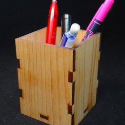 ヒノキのペン立て　名入れ彫刻サービス!! 【誕生日・入学祝・記念品・贈り物】