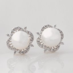 ピアス 両耳用 キュービックジルコニア ホワイト 真鍮 シルバー スタッド 大人 可愛い かわいい フラワー 花 イミテーションパール 人工パール e14081603