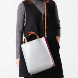 マルニ MARNI SHMPV01TY3 LV639 ショルダーバッグ レディース バッグ 斜め掛け ハンドバッグ  肩掛け レザー ミュゼオ 軽量 バイカラー MUSEO 巾着付きブランド プレゼント ギフト 鞄 ネイビー×クリーム グレー×パープル