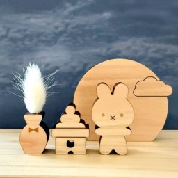 ちょこっとお月見うさぎ【国産紀州熊野ひのき使用】　　十五夜 置物 木製 コンパクト 可愛い ドライフラワー 飾り お餅