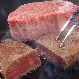 前沢牛 ヒレ ステーキ 100g 3枚 岩手県産 黒毛和牛 ステーキ肉 フィレ ヘレ 牛肉 国産 高級 肉 ギフト お中元 お歳暮 内祝い 敬老の日 父の日 母の日 贈り物 贈答 のし対応 お取り寄せ グルメ 御祝 誕生日