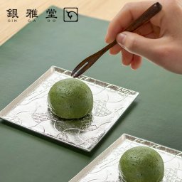 銀雅堂 角皿 こもんあわせ 菓子切付 2個セット[お皿 お菓子 和菓子 料理 うつわ 器 おしゃれ かわいい 錫 すず シンプル 愛らしい 市松 麻の葉 鱗 矢絣 毘沙門亀甲 分銅繋ぎ 縁起 お祝い用器 お祝い テーブルウェア 伝統的 贈答用 記念品]